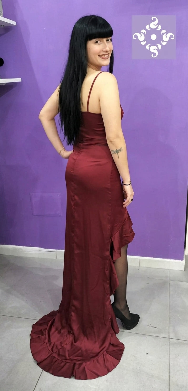 Abiti da sera  "IRIS" in Satin  Bordeaux, con taglio asimmetrico.