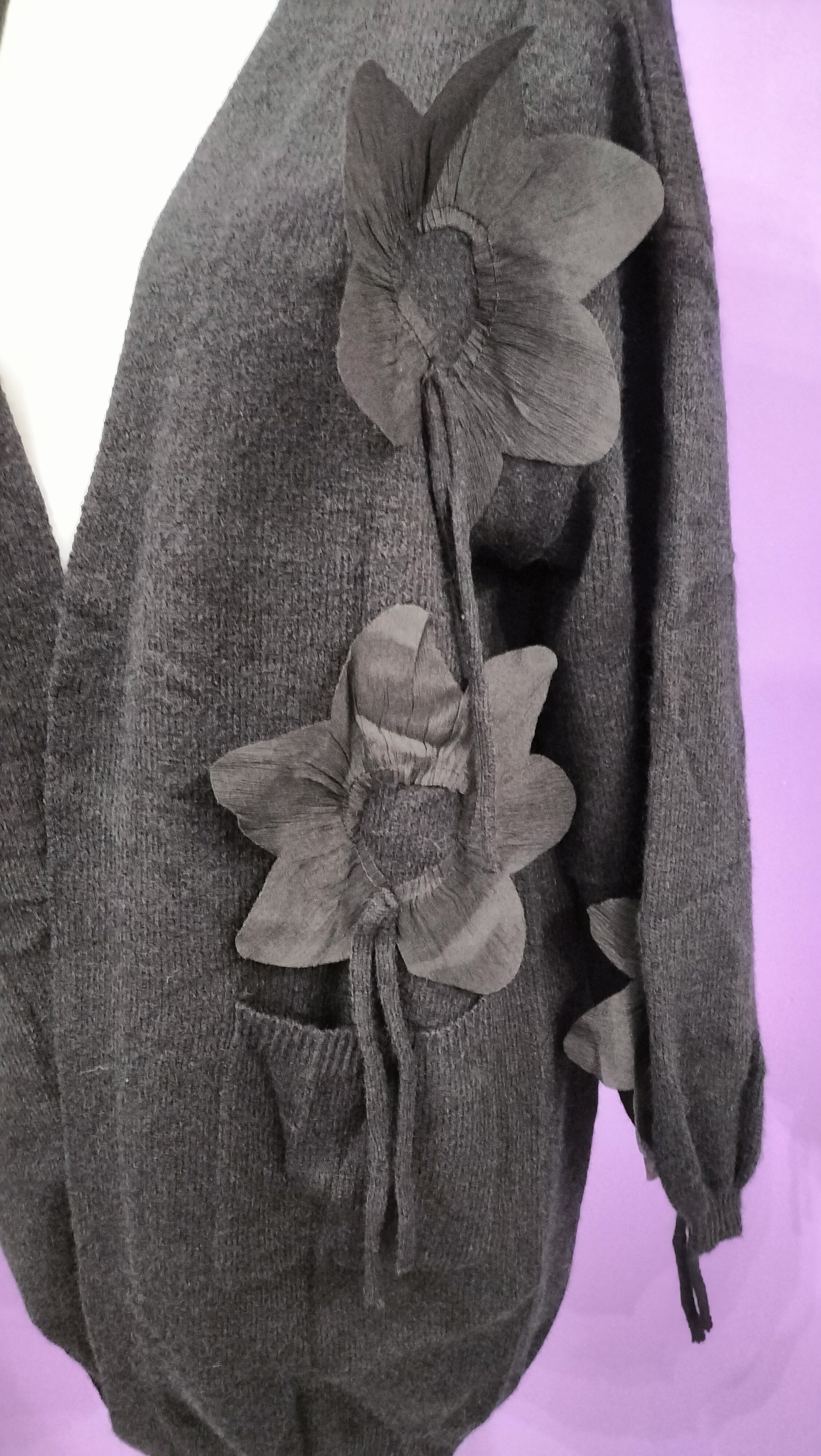 Cardigan lungo nero con  Applicazioni Floreali