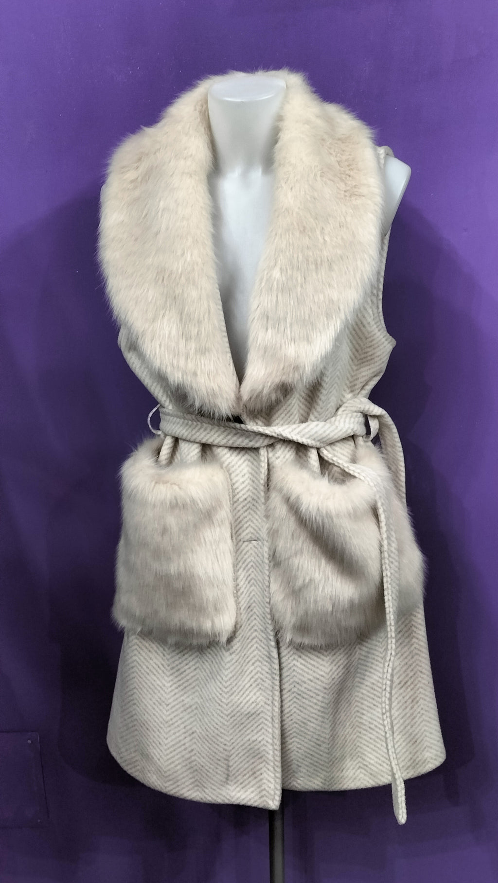 Cappotto Smanicato con eco pelliccia