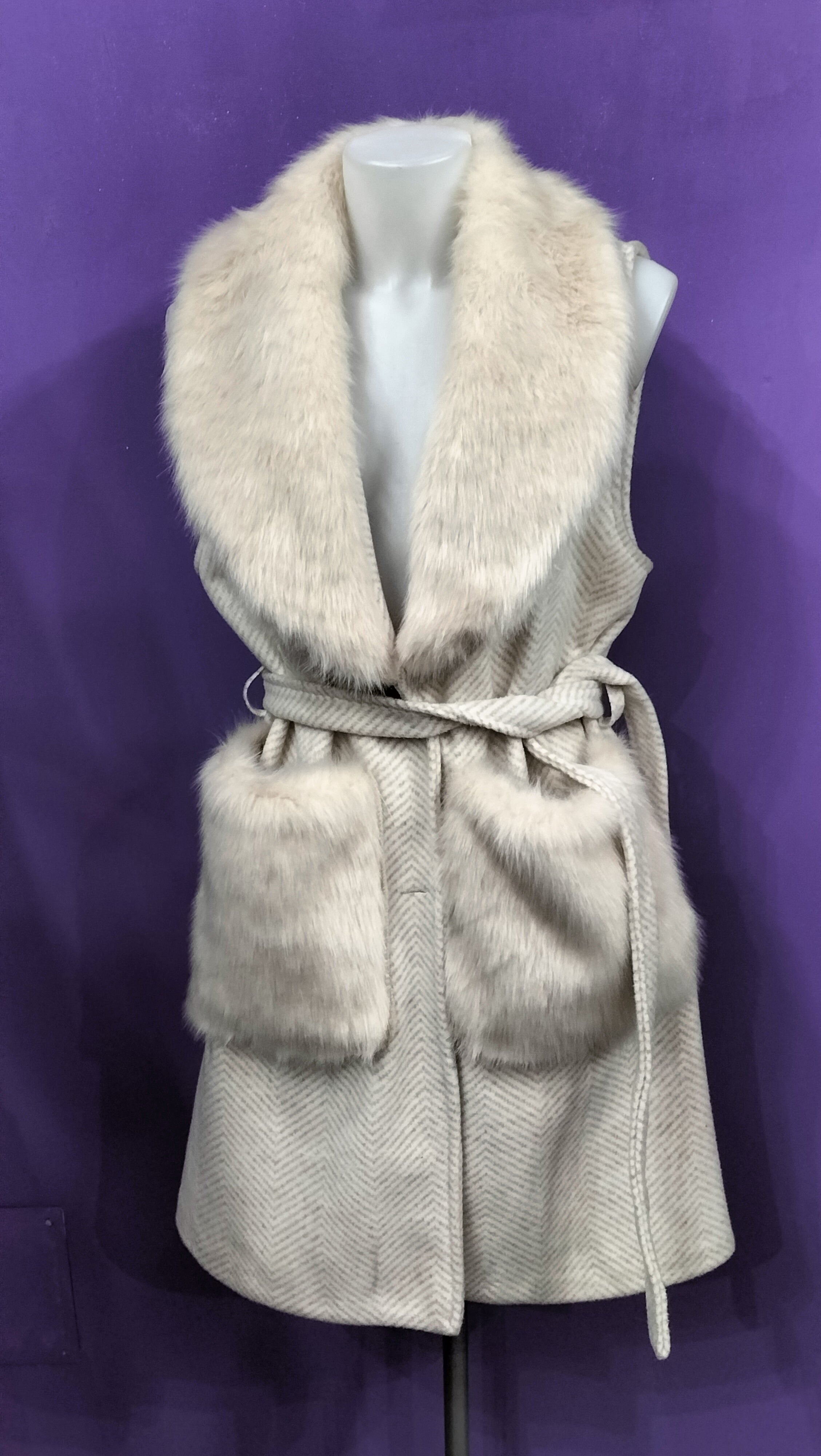 Cappotto Smanicato con eco pelliccia