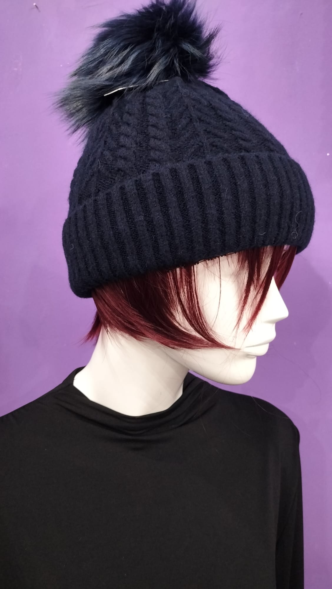 Cappello con Pon Pon in eco pelliccia