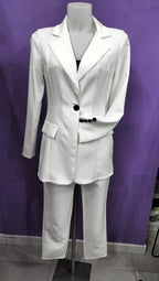 Tailler Bianco Elegante con bottoni a contrasto
