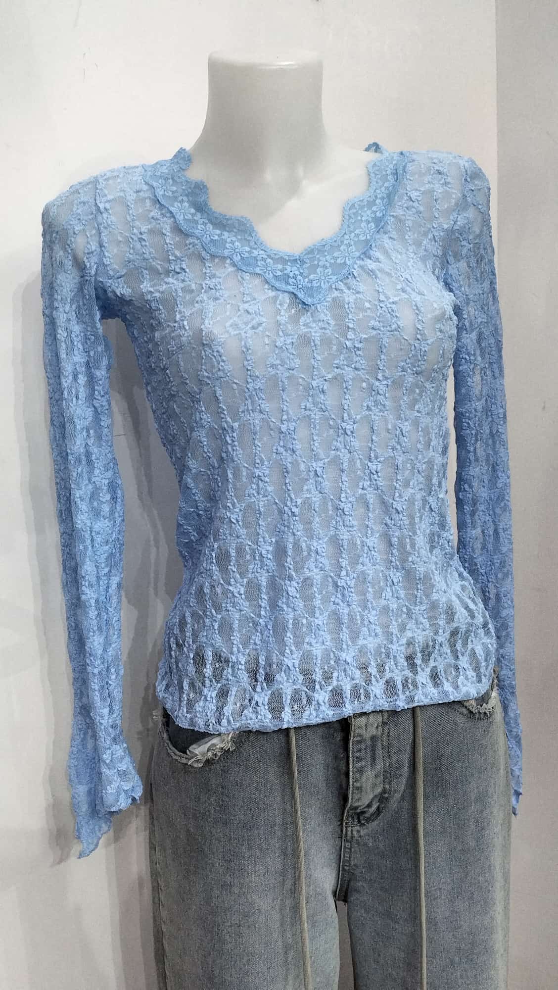 Maglia in pizzo con manica lunga a punta