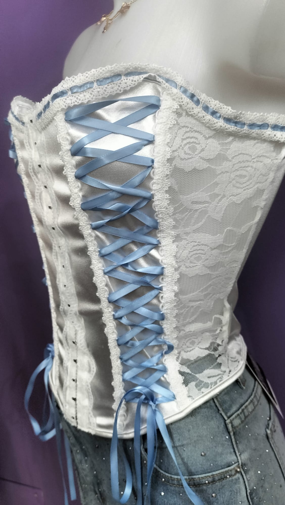 Bustino con Stringhe