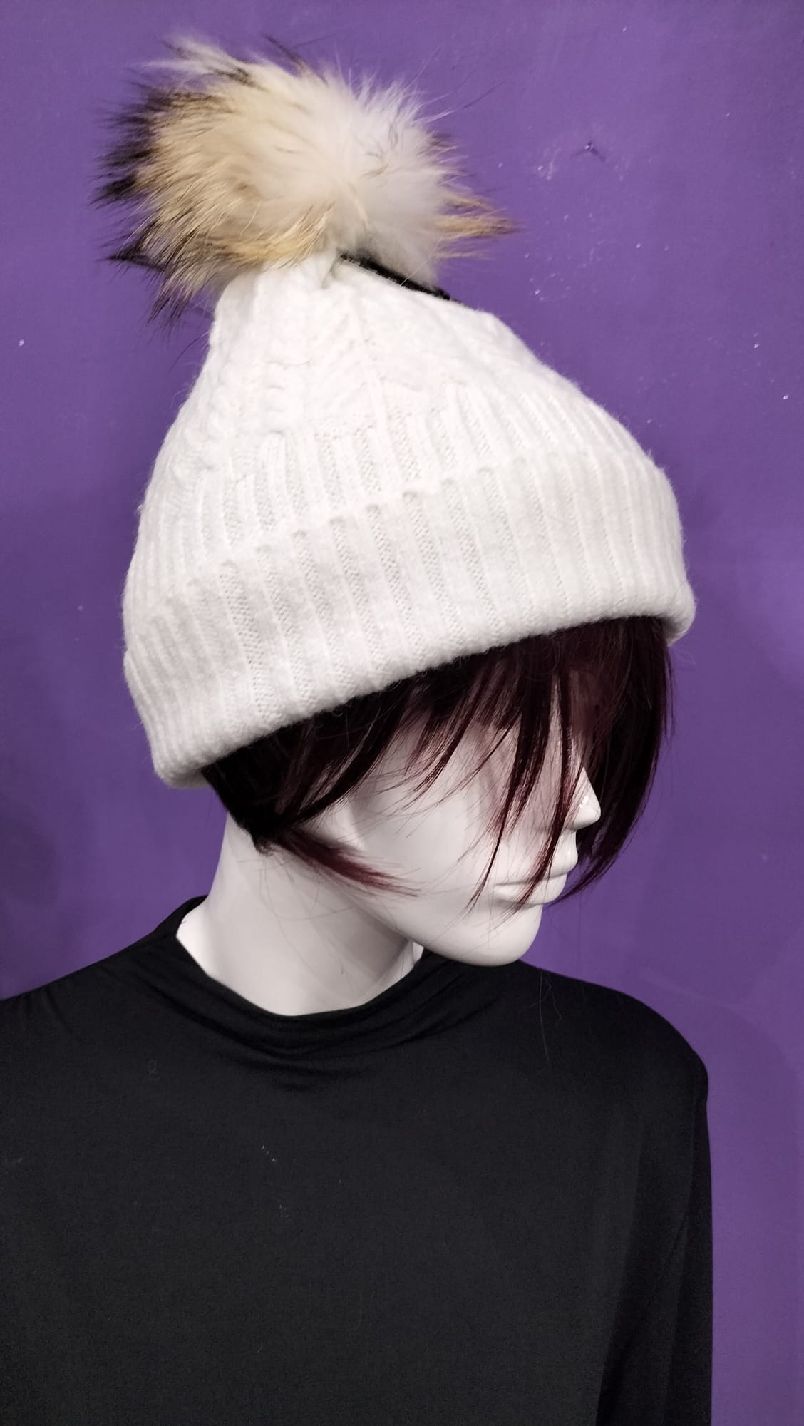 Cappello con Pon Pon in eco pelliccia