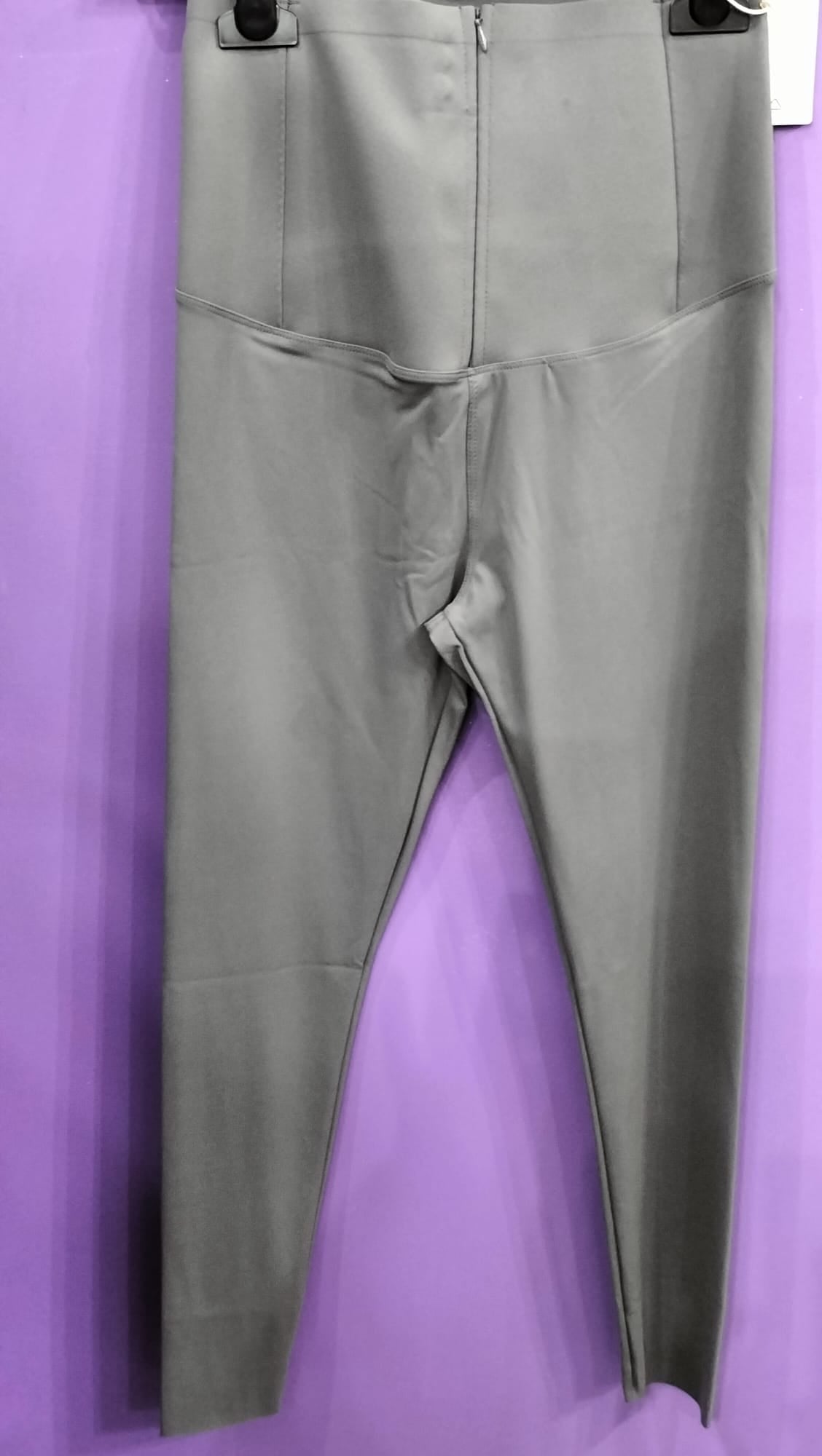 Legging in lycra ,contenitivo, perfetto per sport, camminata ,tempo libero