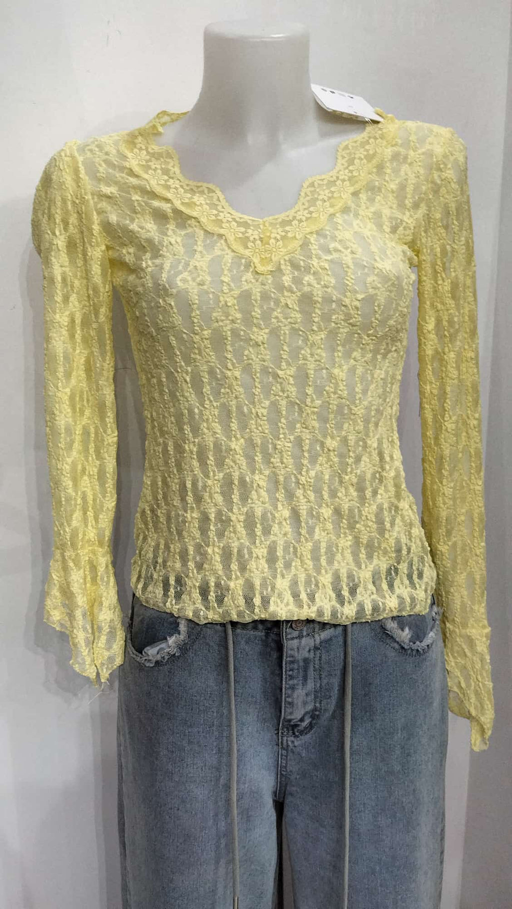 Maglia in pizzo con manica lunga a punta