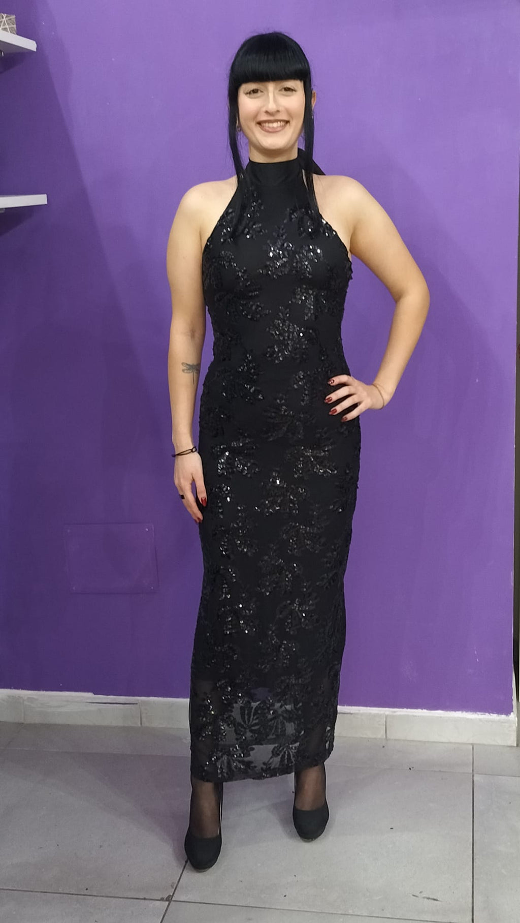 Abito lungo nero-cerimonia-eleganza senza tempo