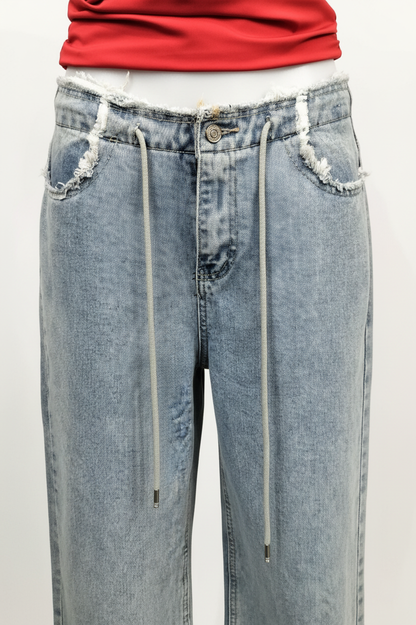Focus dettagli jeans baggy cordoncino