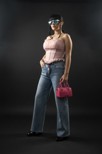 Look corsetto rosa drammatico